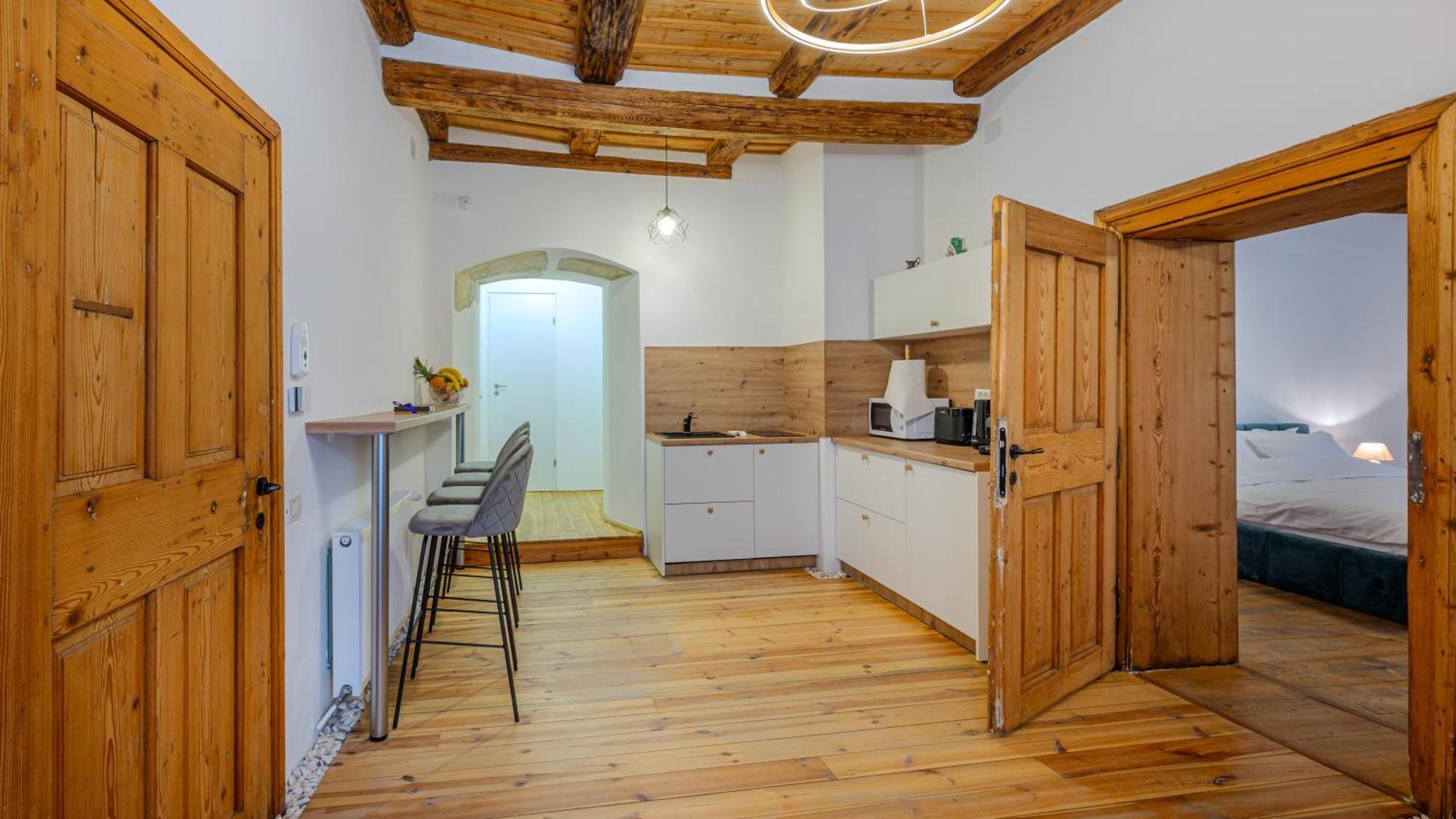 Ch6 By Rentable Apartment Brasov Bagian luar foto
